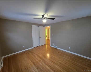 161 Foxpoint W - Photo Thumbnail 23