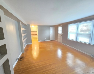 161 Foxpoint W - Photo Thumbnail 16