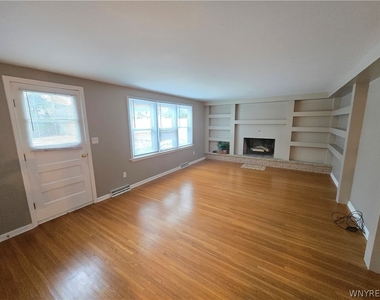 161 Foxpoint W - Photo Thumbnail 14