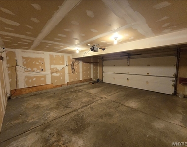 161 Foxpoint W - Photo Thumbnail 31