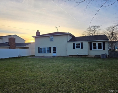161 Foxpoint W - Photo Thumbnail 3