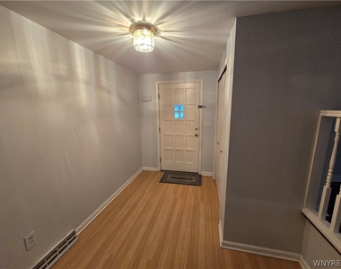 161 Foxpoint W - Photo Thumbnail 4
