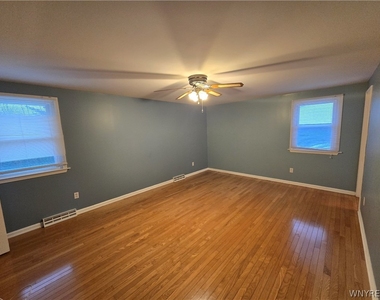 161 Foxpoint W - Photo Thumbnail 19