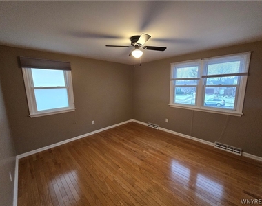 161 Foxpoint W - Photo Thumbnail 22