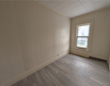 616 7th Ave (upper) - Photo Thumbnail 4