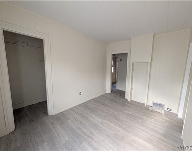 616 7th Ave (upper) - Photo Thumbnail 3