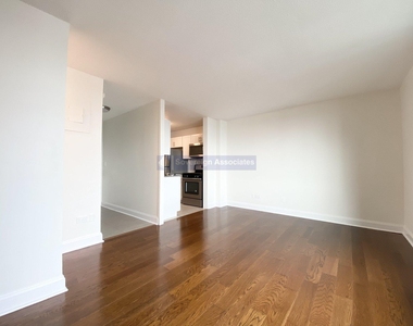 3333 Broadway - Photo Thumbnail 4