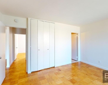 West 87th Street - Photo Thumbnail 1