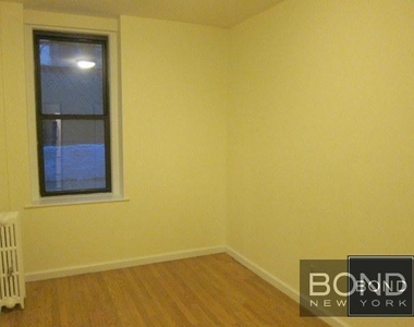 East 84th Street - Photo Thumbnail 4