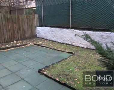 East 84th Street - Photo Thumbnail 8