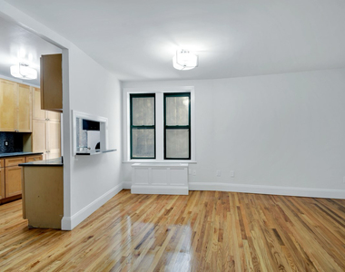226 East 70th Street - Photo Thumbnail 3