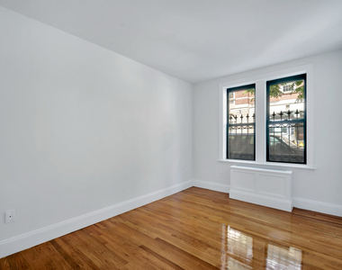 226 East 70th Street - Photo Thumbnail 6