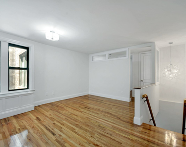 226 East 70th Street - Photo Thumbnail 2