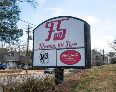 130 University Drive - Photo Thumbnail 25
