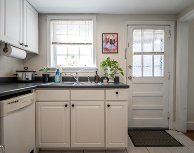 130 University Drive - Photo Thumbnail 8