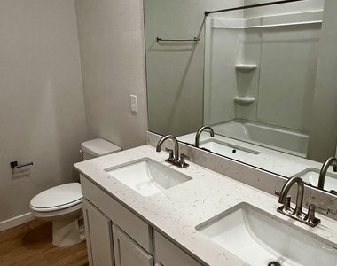 204 Park View Lane - Photo Thumbnail 16
