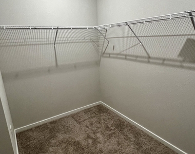 204 Park View Lane - Photo Thumbnail 13