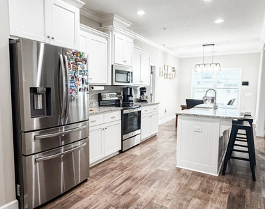 106 Pomegranate Street - Photo Thumbnail 7