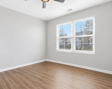 24 Aspen Way - Photo Thumbnail 5