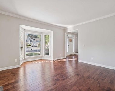 615 Tammany Pointe - Photo Thumbnail 3