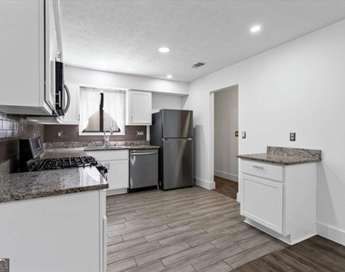 140 Grayland Creek Drive - Photo Thumbnail 8
