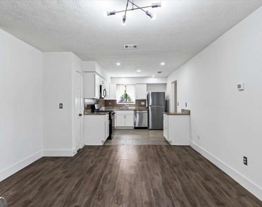 140 Grayland Creek Drive - Photo Thumbnail 5