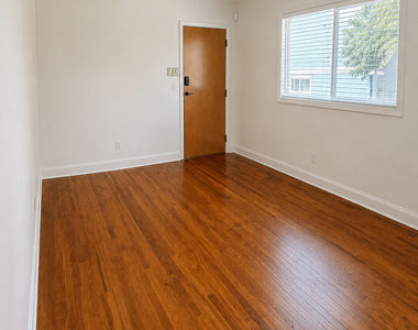 798 Saint Charles Avenue Ne - Photo Thumbnail 3