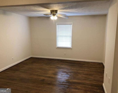 1579 Rockbridge Road - Photo Thumbnail 5