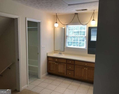 1579 Rockbridge Road - Photo Thumbnail 10