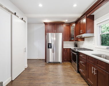 1669 Emerald Avenue Sw - Photo Thumbnail 10