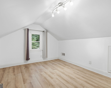 1669 Emerald Avenue Sw - Photo Thumbnail 19