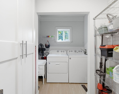 1669 Emerald Avenue Sw - Photo Thumbnail 12