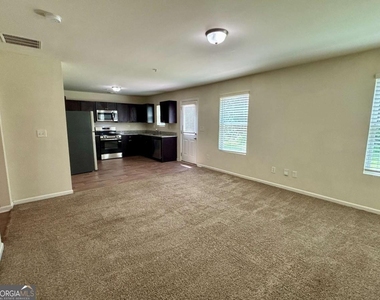 629 Carlton Pointe Drive - Photo Thumbnail 3