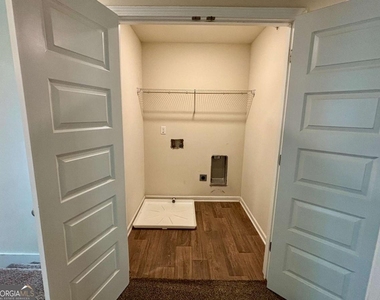 629 Carlton Pointe Drive - Photo Thumbnail 8