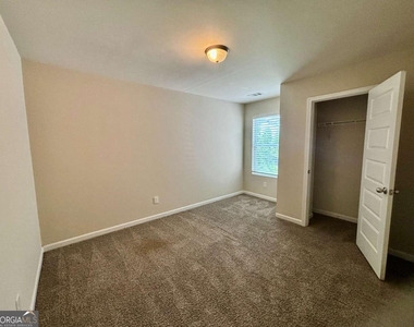 629 Carlton Pointe Drive - Photo Thumbnail 7