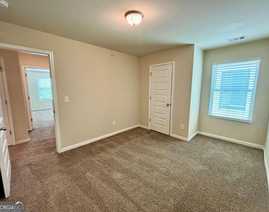 629 Carlton Pointe Drive - Photo Thumbnail 11