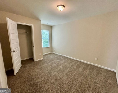 629 Carlton Pointe Drive - Photo Thumbnail 10