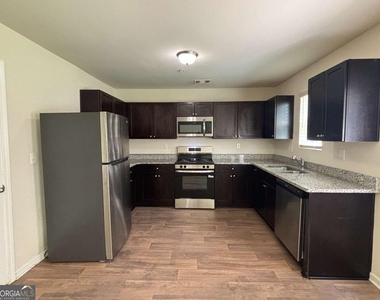 629 Carlton Pointe Drive - Photo Thumbnail 4
