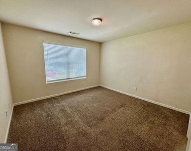 629 Carlton Pointe Drive - Photo Thumbnail 12
