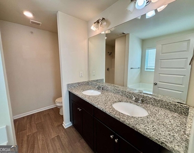 629 Carlton Pointe Drive - Photo Thumbnail 16