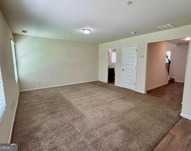 629 Carlton Pointe Drive - Photo Thumbnail 2