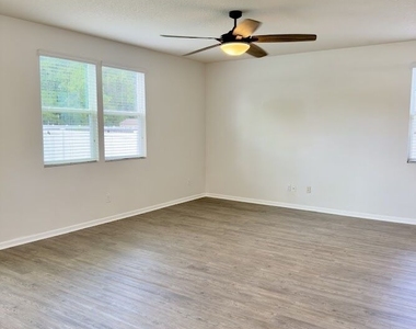 101 Cedar Breeze Drive - Photo Thumbnail 9