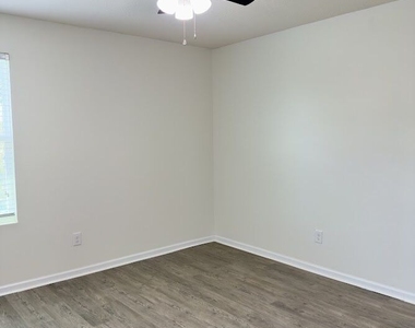 101 Cedar Breeze Drive - Photo Thumbnail 23