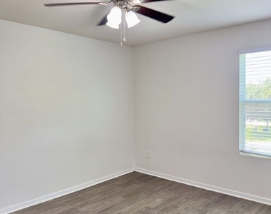101 Cedar Breeze Drive - Photo Thumbnail 18