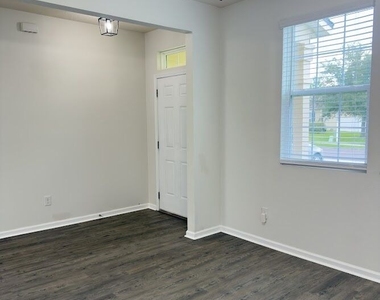 101 Cedar Breeze Drive - Photo Thumbnail 3