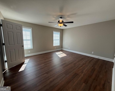 5915 Maiden Lane - Photo Thumbnail 5