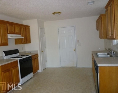 180 Waters Edge Drive - Photo Thumbnail 7