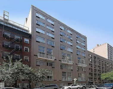 220 East 24th Street - Photo Thumbnail 4
