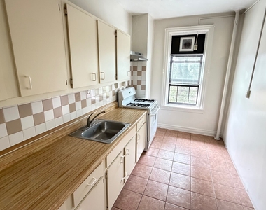 160-4 Sanford Avenue - Photo Thumbnail 2