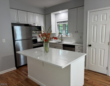32 Woodland Dr - Photo Thumbnail 10
